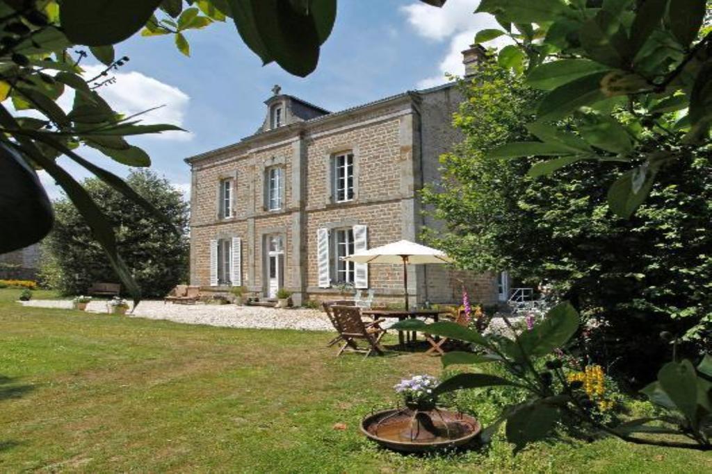 Le Presbytere Saint-Bomer-les-Forges Exterior photo